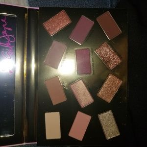 Too faced pretty mess